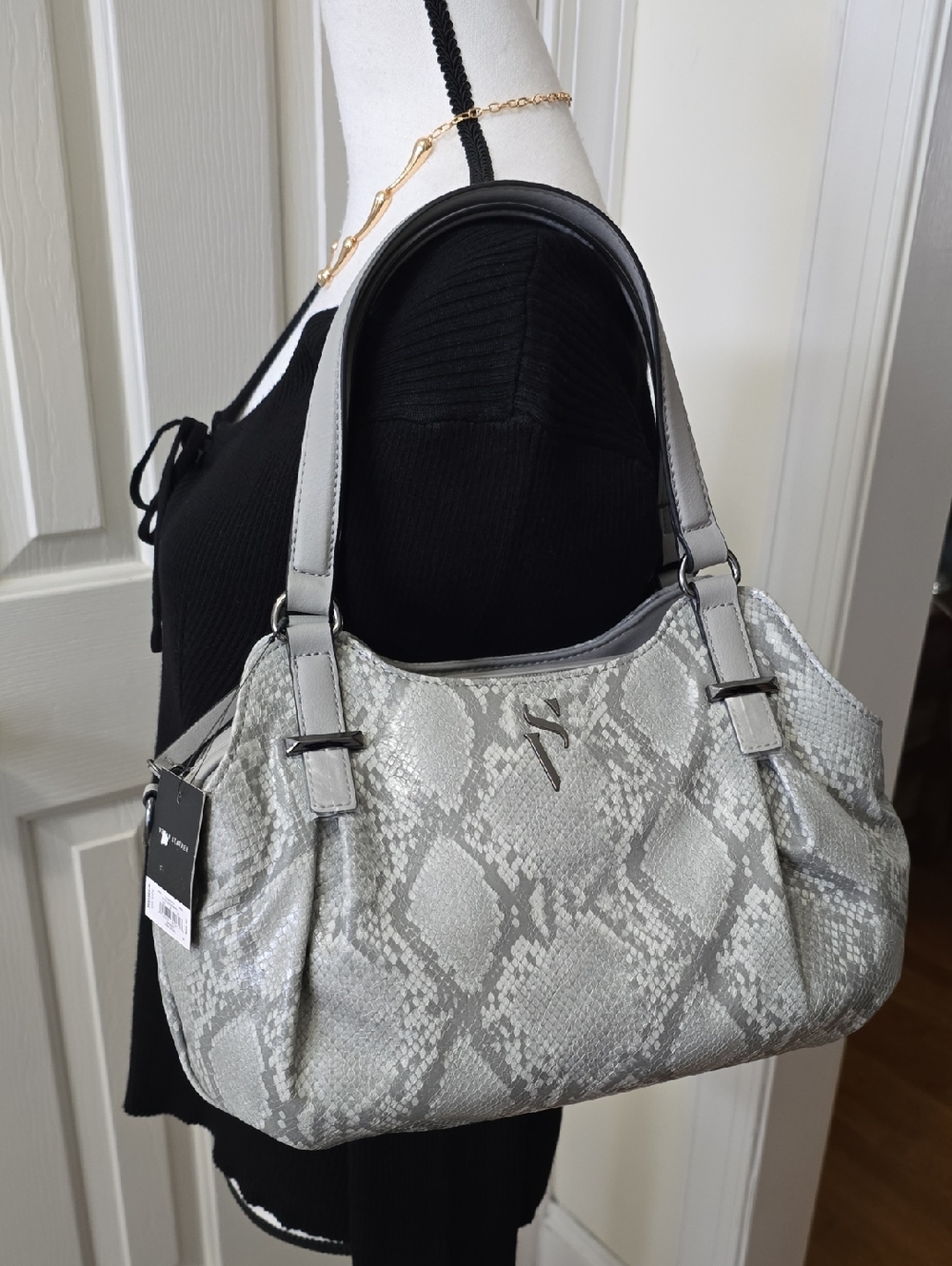 SIMPLY VERA VERAWANG WOMENS GRAY VEGAN LEATHER "SNAKESKIN" SATCHEL BAG CROSSBODY